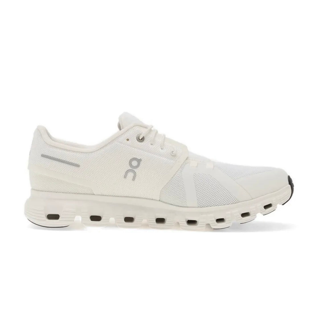 On cloud 5.0 cream - high-performance athletic footwear with advanced cushioning