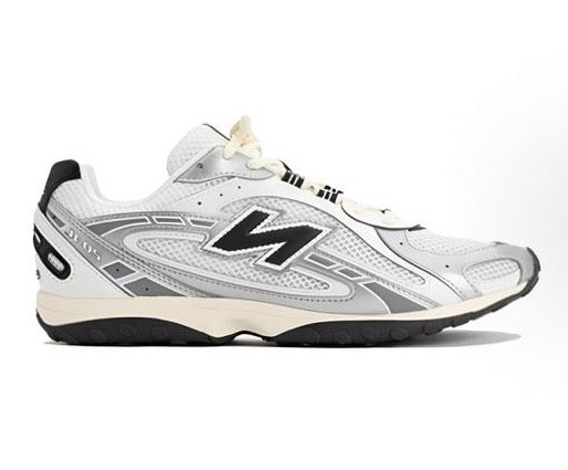 New Balance 204L classic - high-performance athletic footwear with advanced cushioning