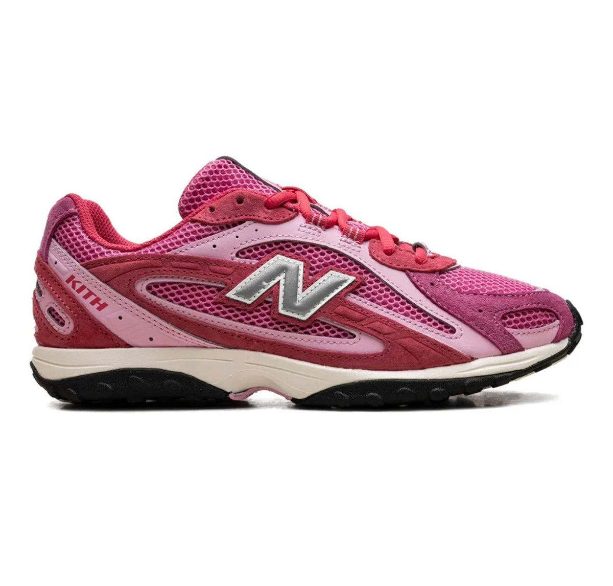 New Balance 204L mesh panel - high-performance athletic footwear with advanced cushioning