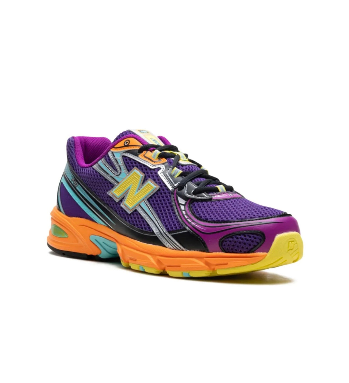 New Balance 740 colourful - high-performance athletic footwear with advanced cushioning