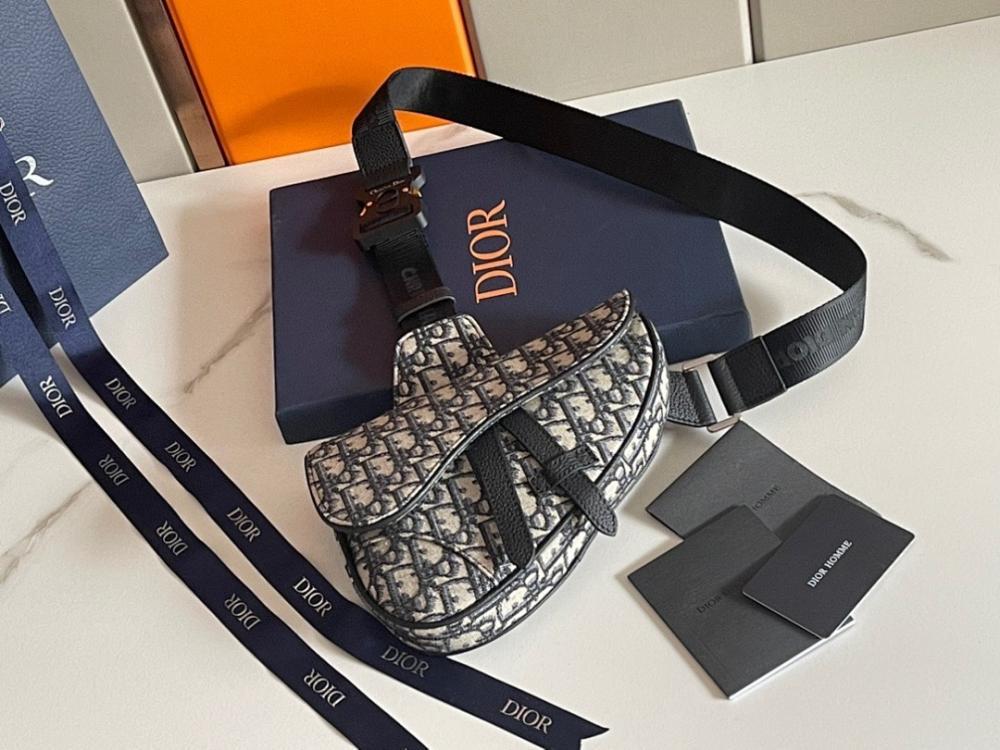 Stylish Black Calfskin Crossbody Bag ??Limited Edition