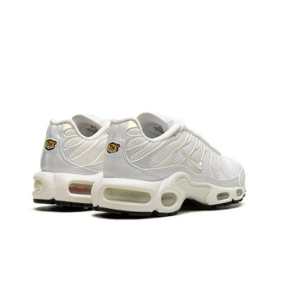 Nike Air max White - high-performance athletic footwear in White with advanced cushioning