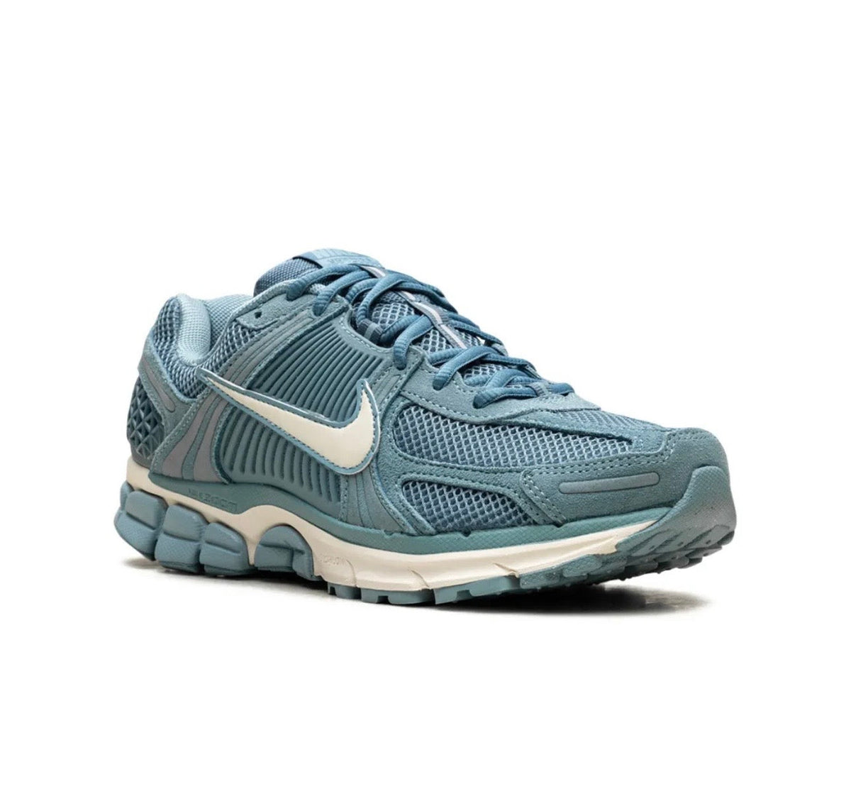 Nike Zoom Vomero 5 Blue - high-performance athletic footwear in Blue with advanced cushioning