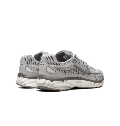 Nike Zoom Vomero 5 Dark Silver - high-performance athletic footwear in Silver with advanced cushioning