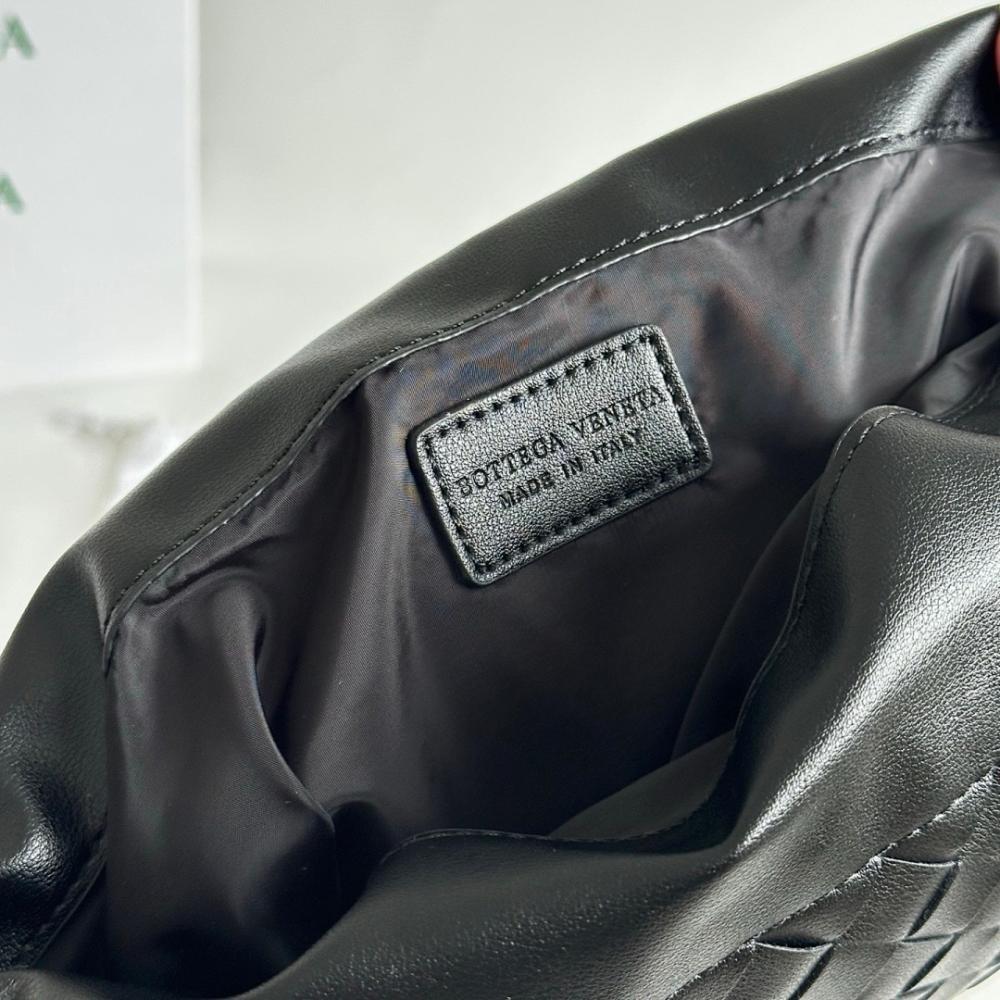 Modern Refined Leather Shoulder Bag