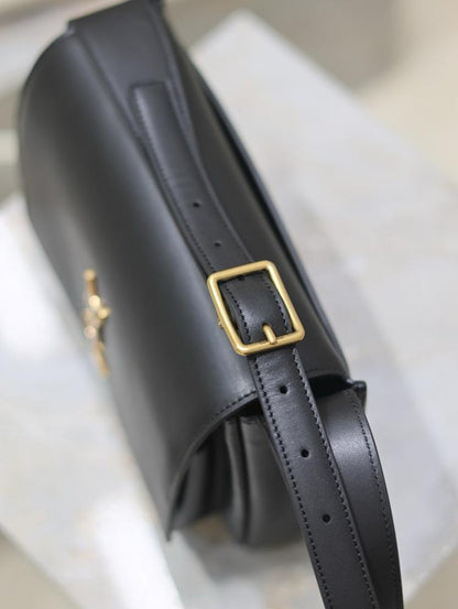 Stylish Calfskin Shoulder Bag ??Limited Edition