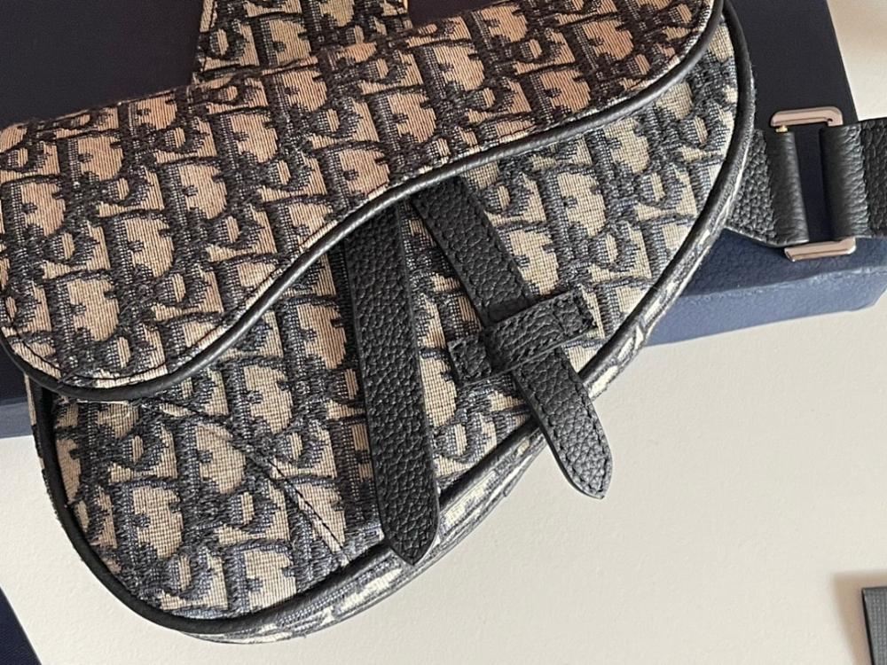 Stylish Black Calfskin Crossbody Bag ??Limited Edition