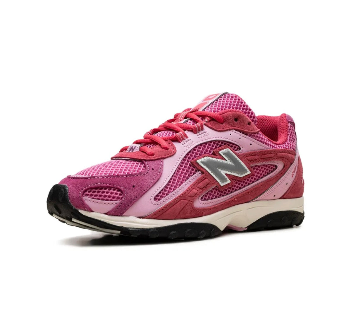 New Balance 204L mesh panel - high-performance athletic footwear with advanced cushioning