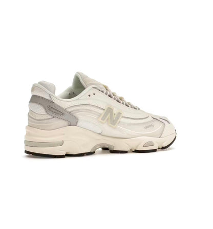 New Balance 1000 Cream - high-performance athletic footwear with advanced cushioning