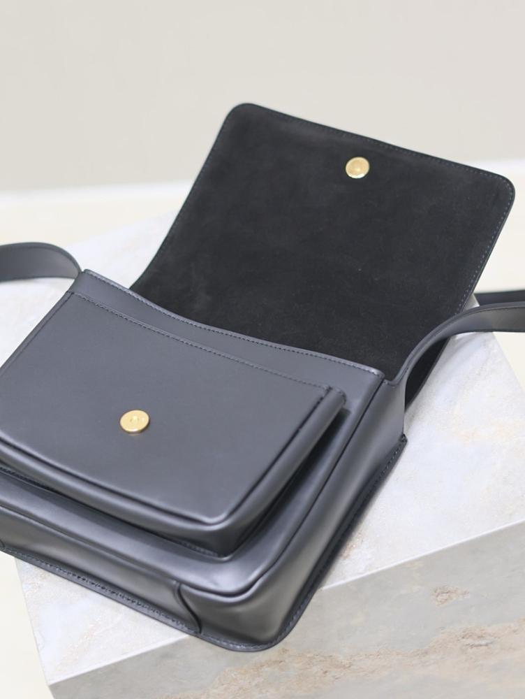 Stylish Calfskin Shoulder Bag ??Limited Edition