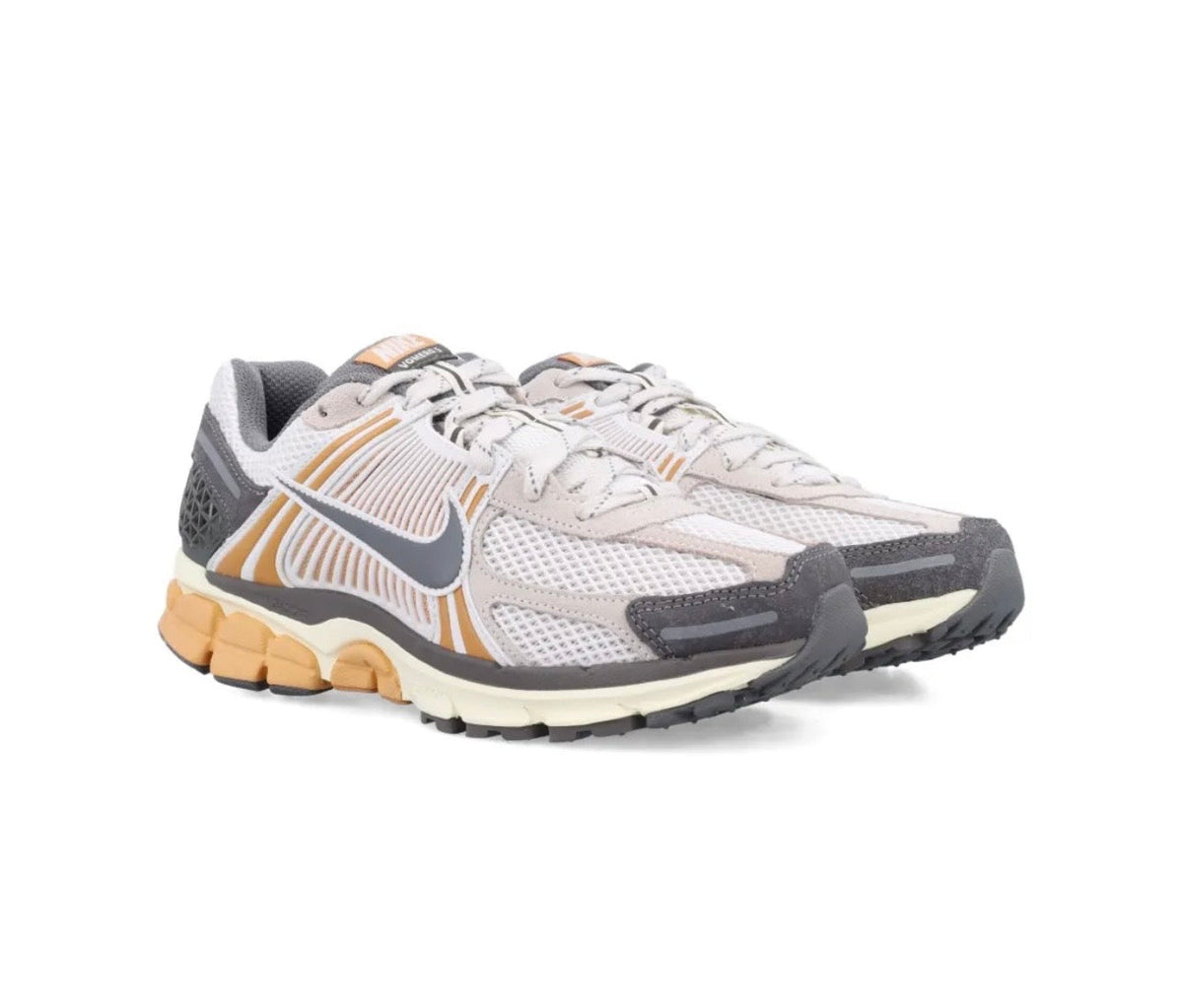 Nike Zoom Vomero 5 grey cream - high-performance athletic footwear in Grey with advanced cushioning