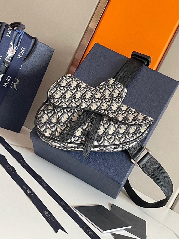Stylish Black Calfskin Crossbody Bag ??Limited Edition
