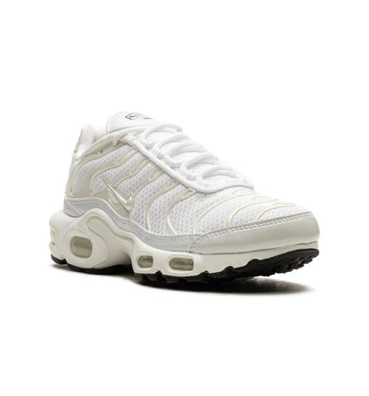 Nike Air max White - high-performance athletic footwear in White with advanced cushioning