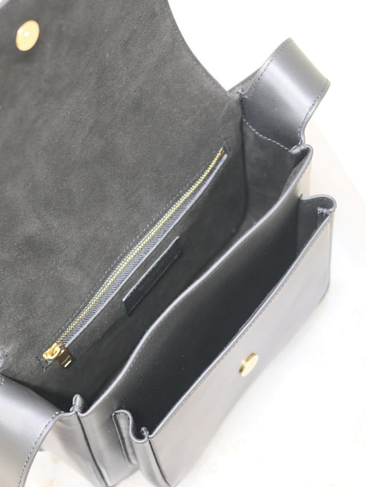 Stylish Calfskin Shoulder Bag ??Limited Edition