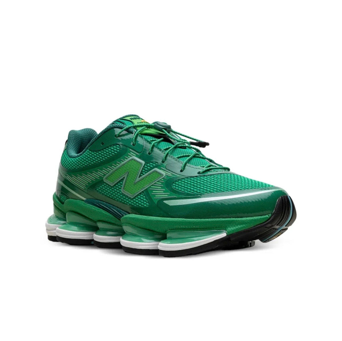 New Balance 2000 Green - high-performance athletic footwear in Green with advanced cushioning