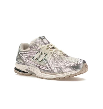 New Balance 1906
Silver Metalic Chrome Blue - high-performance athletic footwear in Blue with advanced cushioning