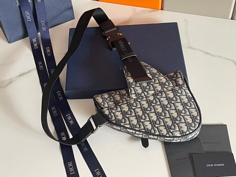 Stylish Black Calfskin Crossbody Bag ??Limited Edition