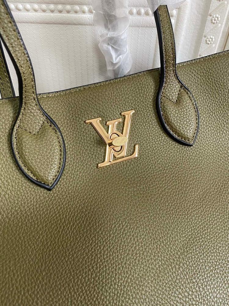 Stylish Gold Quilted Calfskin Crossbody Bag ??Limited Edition