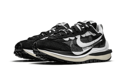 Nike X Sacai Vaporwafflle Black White high-performance athletic footwear Black